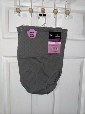 Women’s 2x Shapewear Plus Size NWT Firm Control Body Shaper Grey